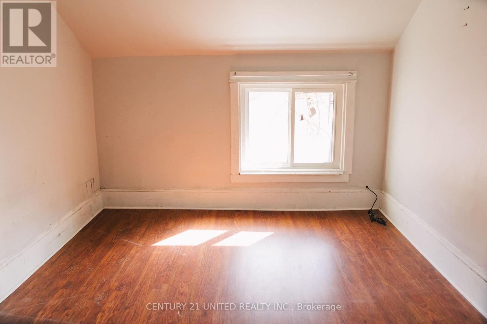 299 Sherbrooke Street, Peterborough Central (North), Ontario  K9J 2N7 - Photo 12 - X12038780