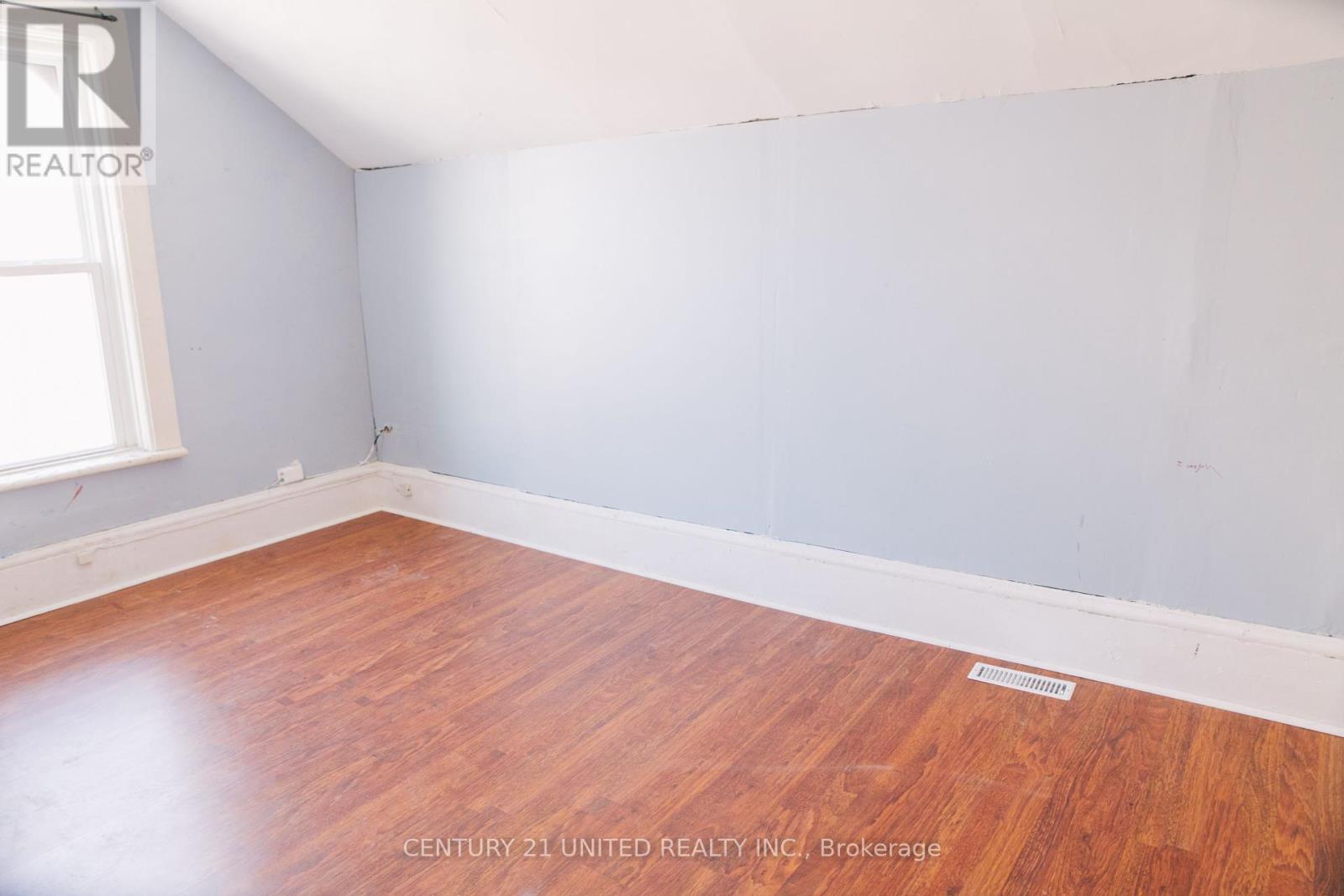 299 Sherbrooke Street, Peterborough Central (North), Ontario  K9J 2N7 - Photo 14 - X12038780