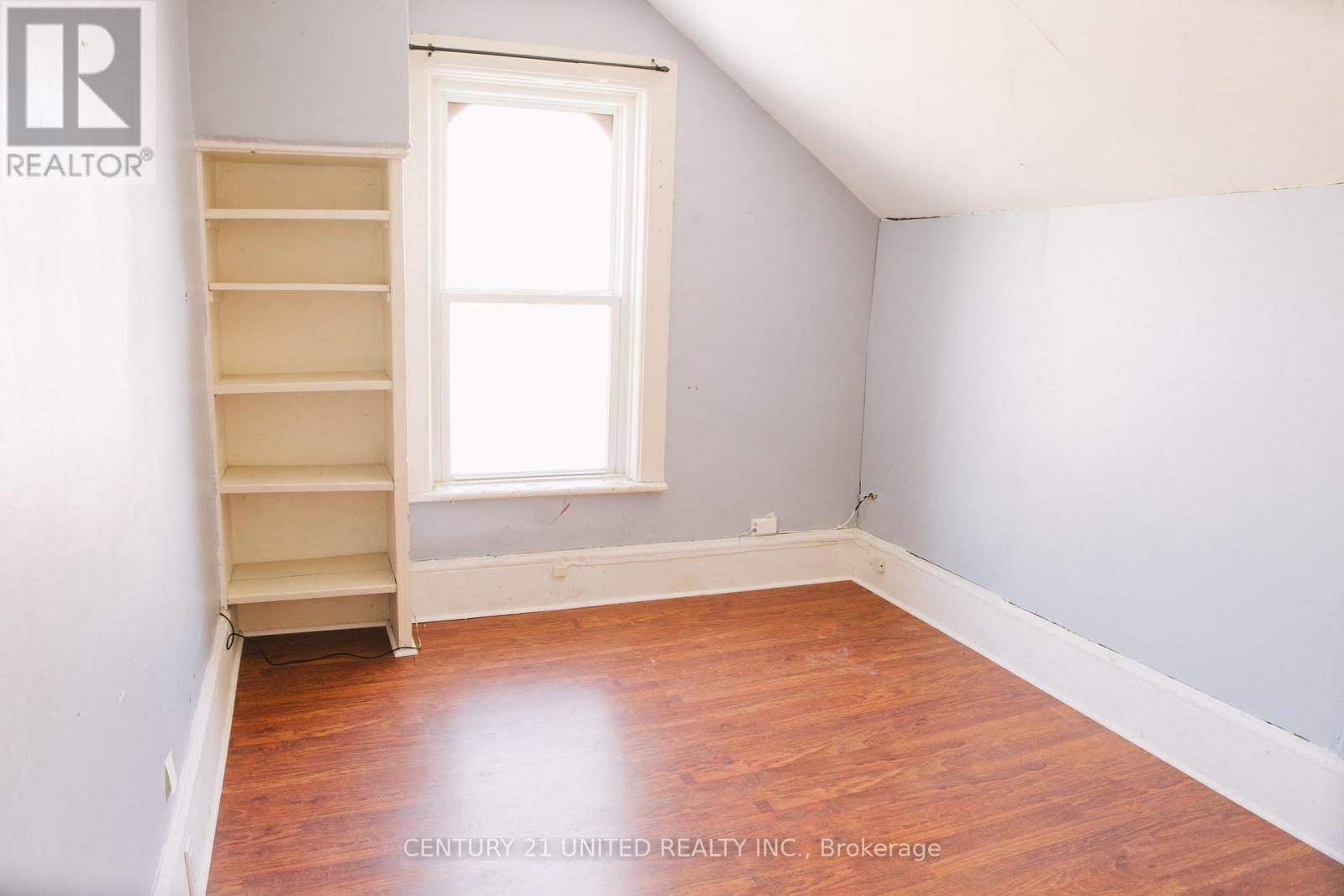 299 Sherbrooke Street, Peterborough Central (North), Ontario  K9J 2N7 - Photo 15 - X12038780