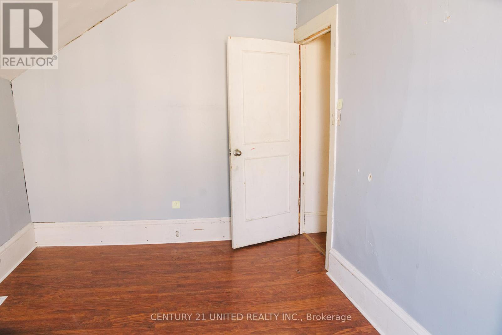299 Sherbrooke Street, Peterborough Central (North), Ontario  K9J 2N7 - Photo 16 - X12038780
