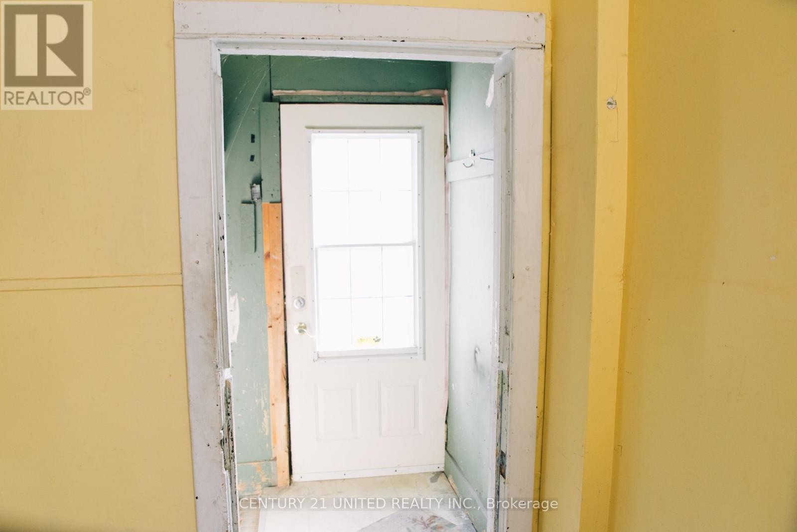 299 Sherbrooke Street, Peterborough Central (North), Ontario  K9J 2N7 - Photo 8 - X12038780