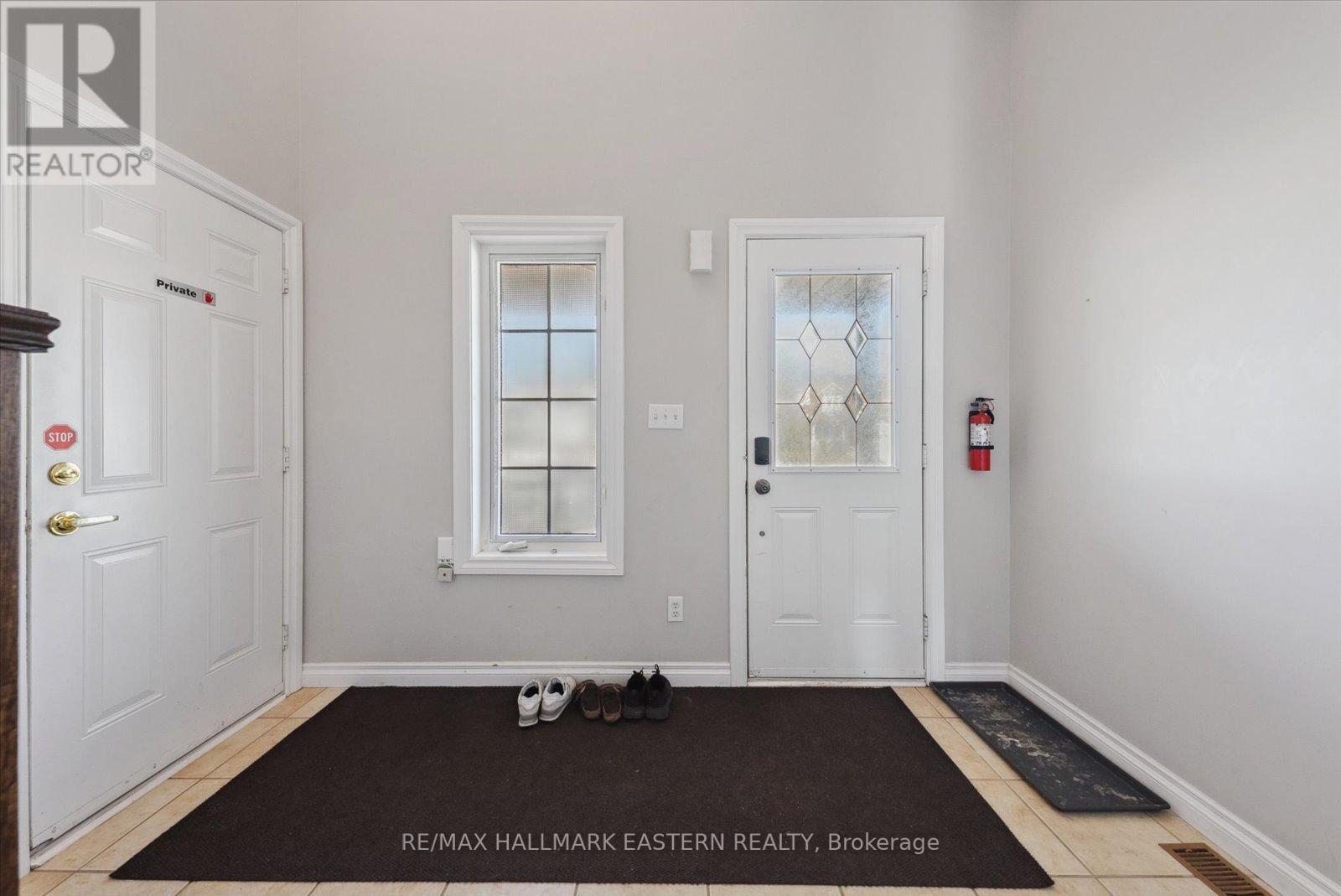 257 Tobin Court, Peterborough North (North), Ontario  K9H 7S7 - Photo 3 - X12040018