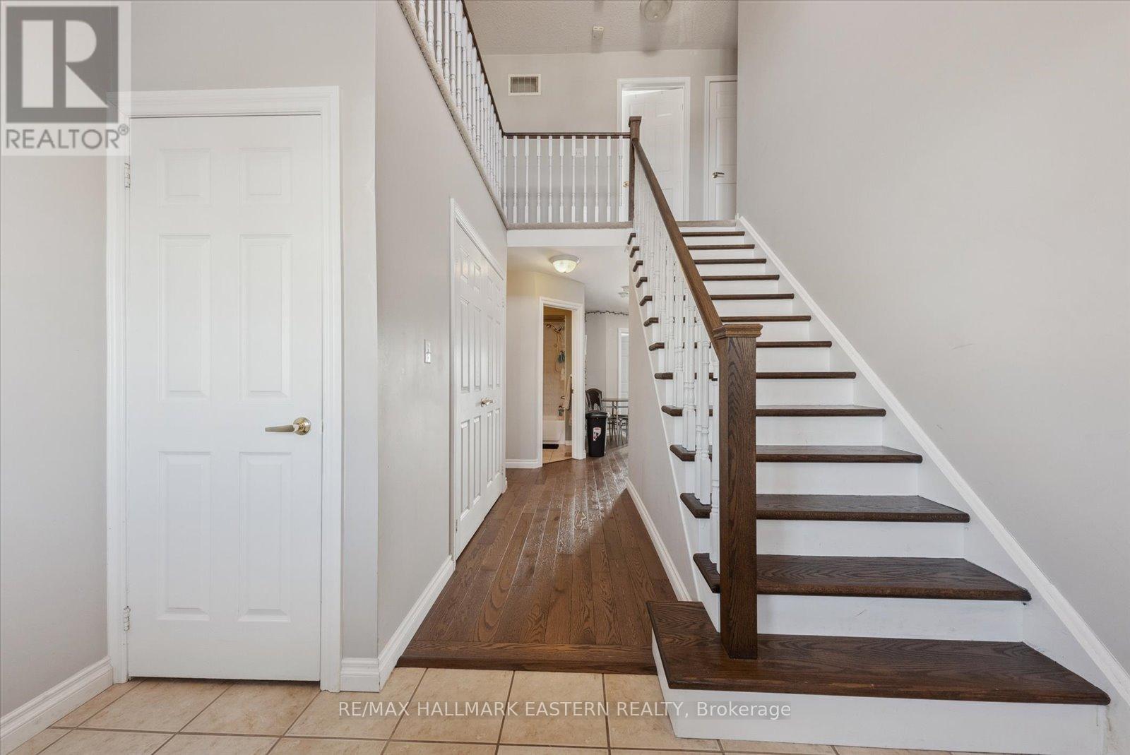 257 Tobin Court, Peterborough North (North), Ontario  K9H 7S7 - Photo 5 - X12040018