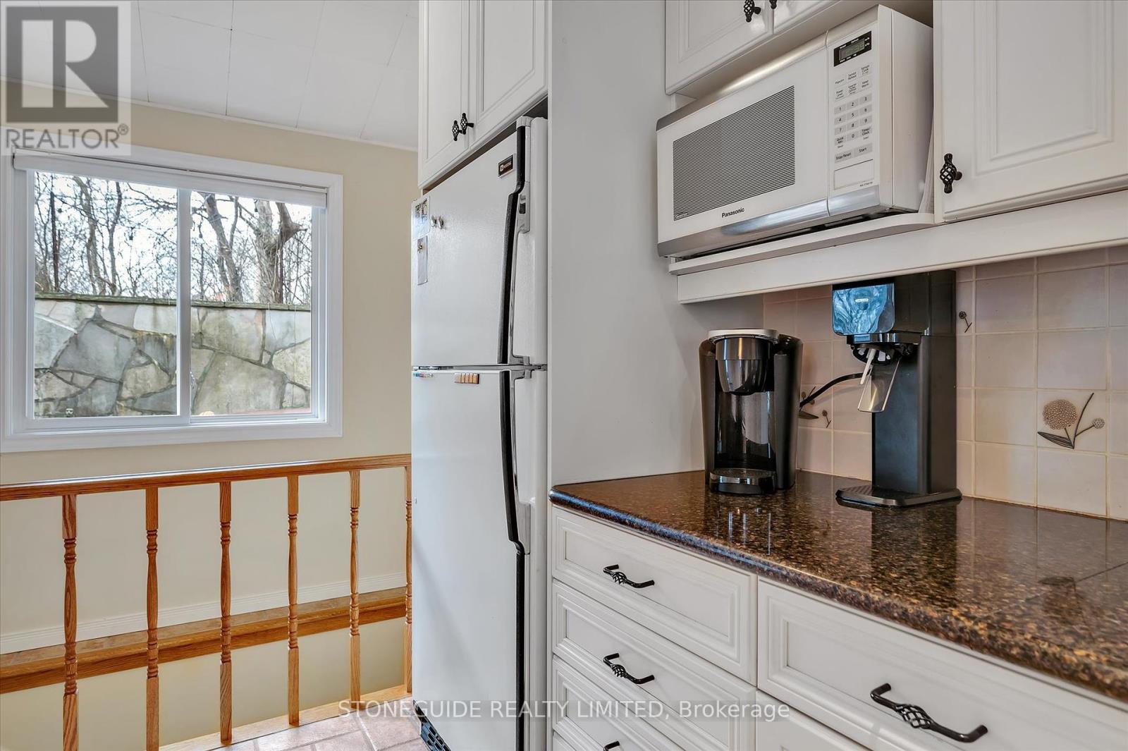 165 Edinburgh Street, Peterborough Central (North), Ontario  K9H 3E3 - Photo 10 - X12040062
