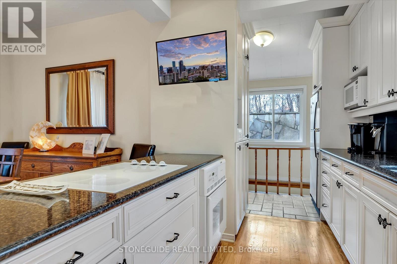 165 Edinburgh Street, Peterborough Central (North), Ontario  K9H 3E3 - Photo 12 - X12040062