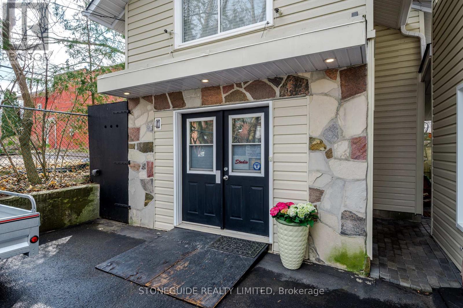 165 Edinburgh Street, Peterborough Central (North), Ontario  K9H 3E3 - Photo 23 - X12040062