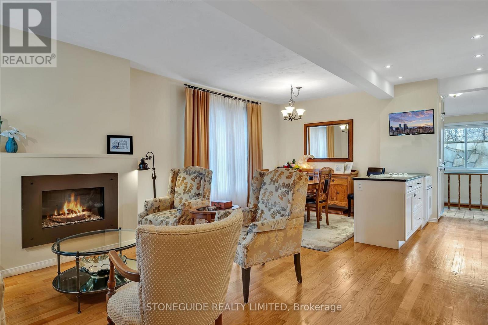 165 Edinburgh Street, Peterborough Central (North), Ontario  K9H 3E3 - Photo 5 - X12040062