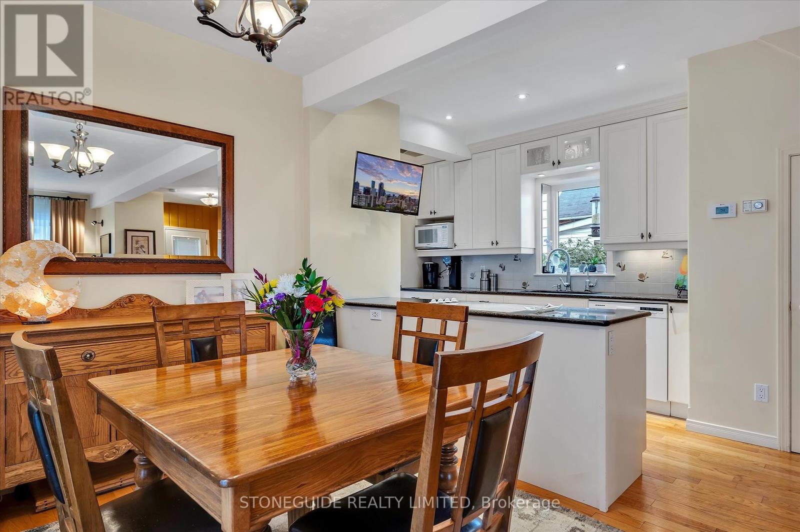 165 Edinburgh Street, Peterborough Central (North), Ontario  K9H 3E3 - Photo 7 - X12040062