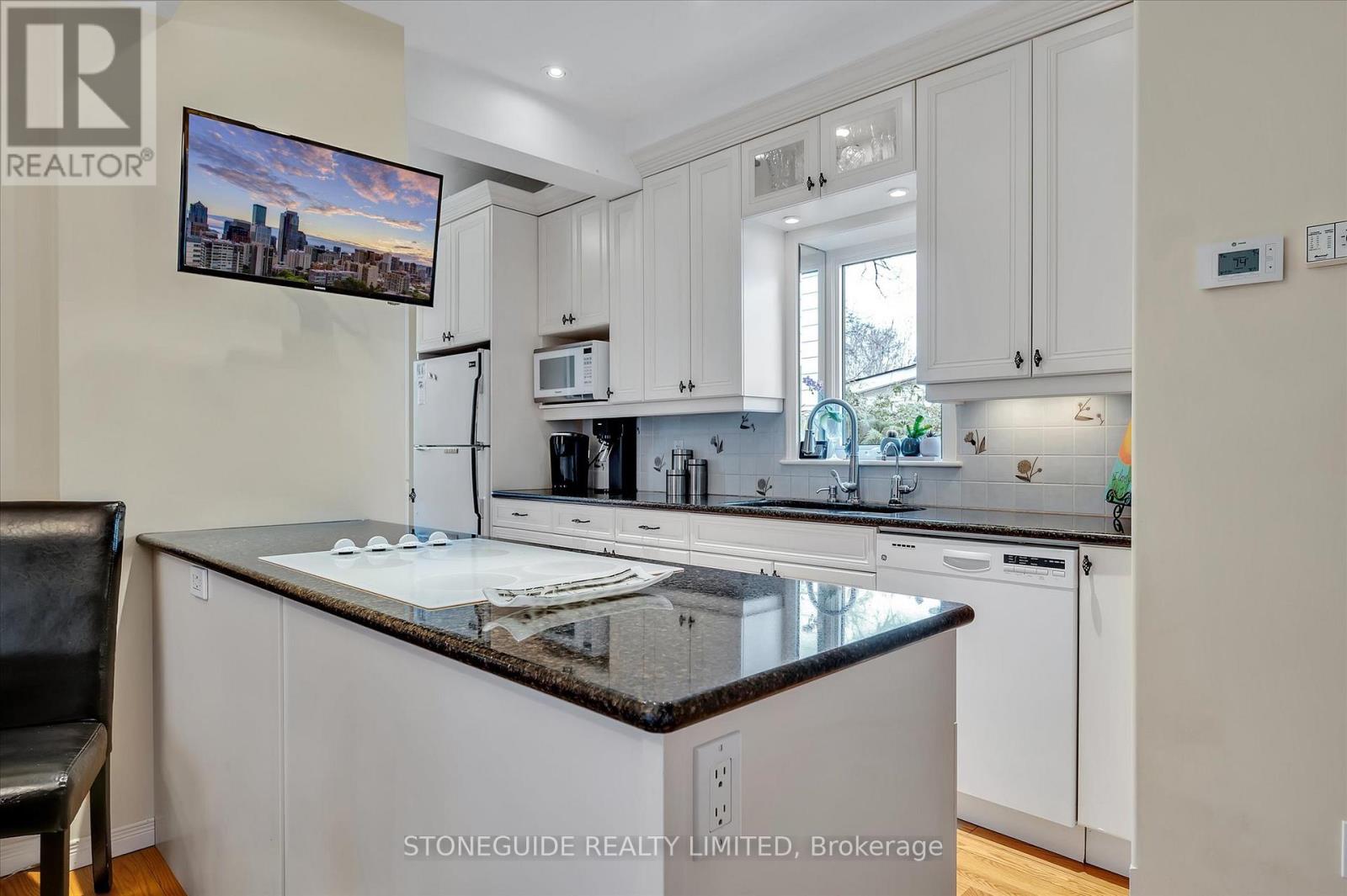 165 Edinburgh Street, Peterborough Central (North), Ontario  K9H 3E3 - Photo 8 - X12040062