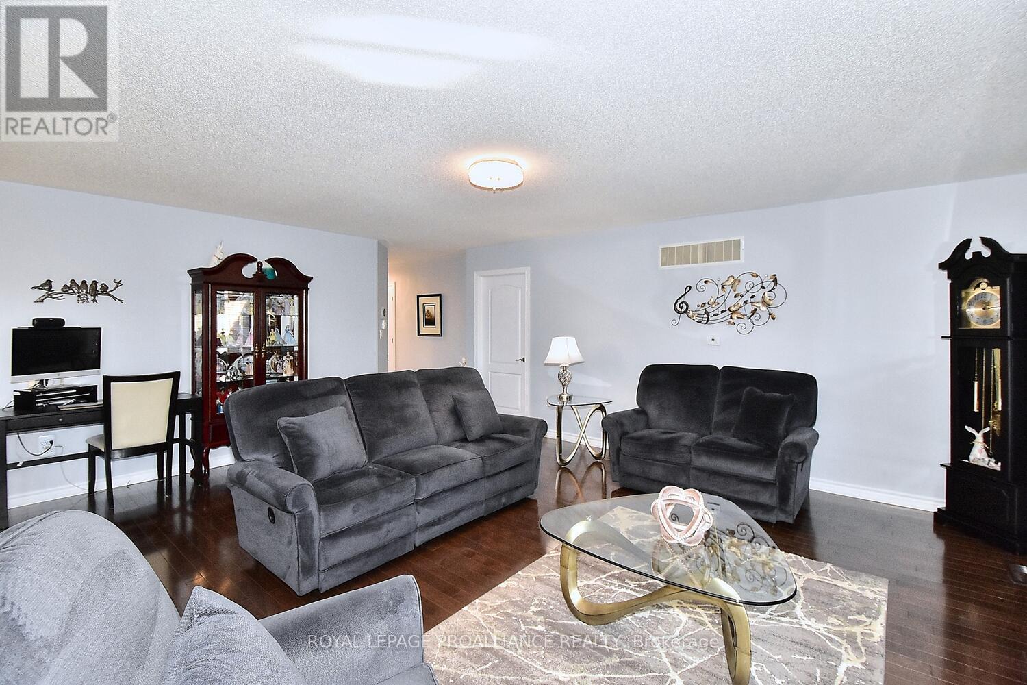21 Old Trafford Drive, Trent Hills (Hastings), Ontario  K0L 1Y0 - Photo 10 - X12043532