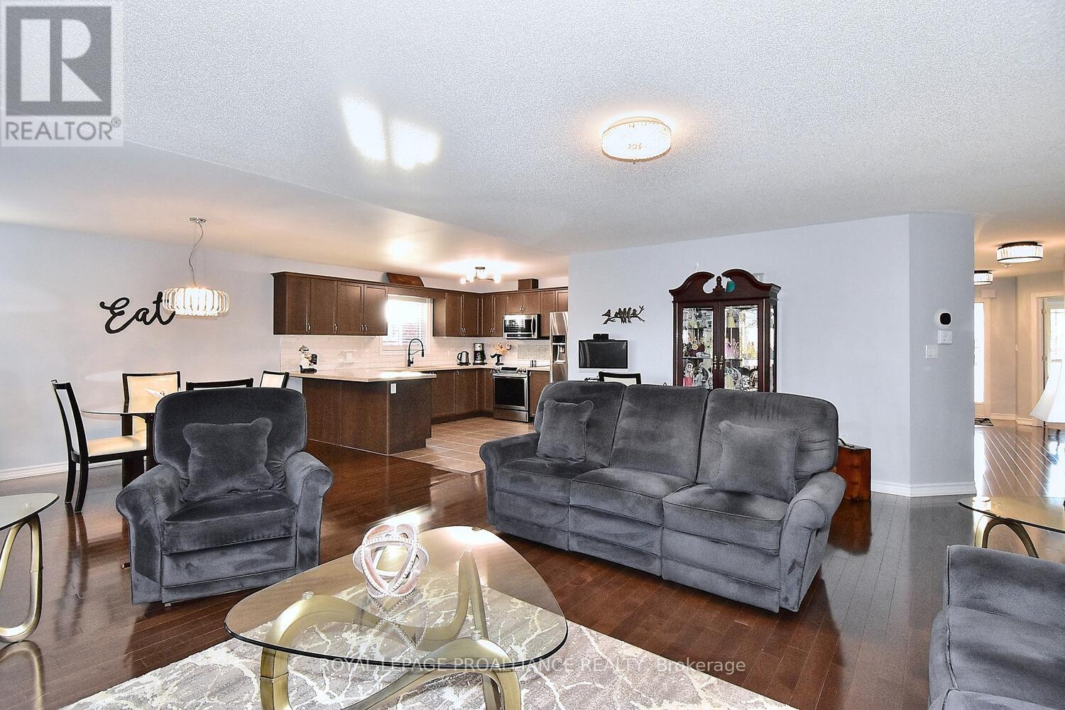 21 Old Trafford Drive, Trent Hills (Hastings), Ontario  K0L 1Y0 - Photo 9 - X12043532