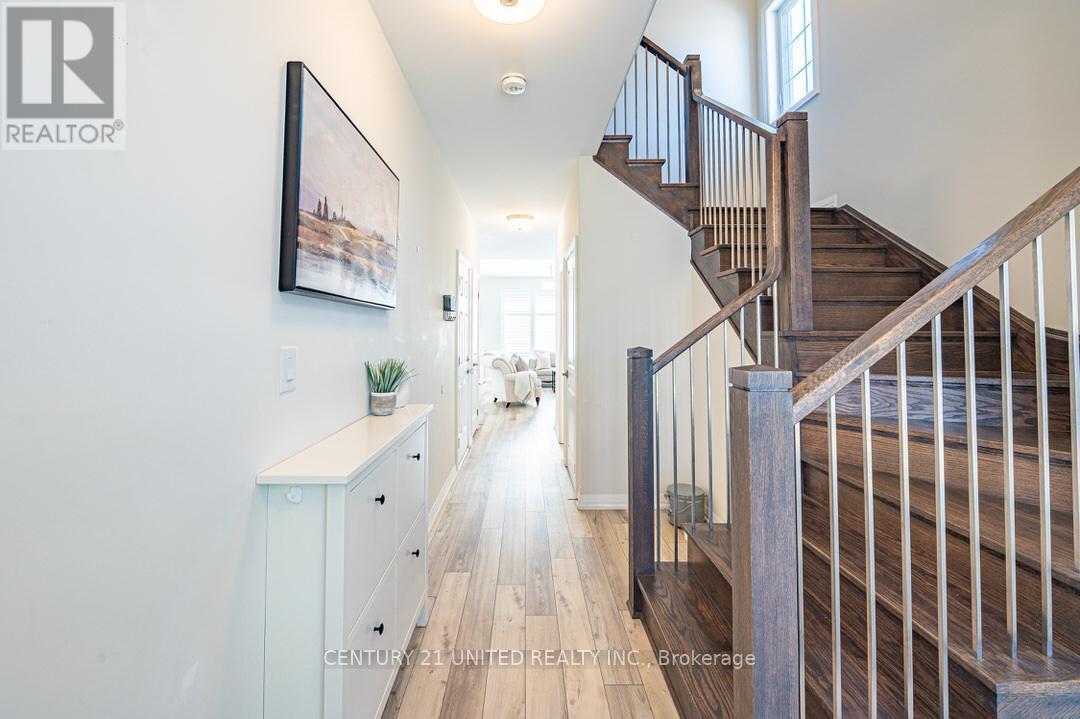 275 Noftall Gardens, Peterborough North (North), Ontario  K9H 0H9 - Photo 4 - X12043942