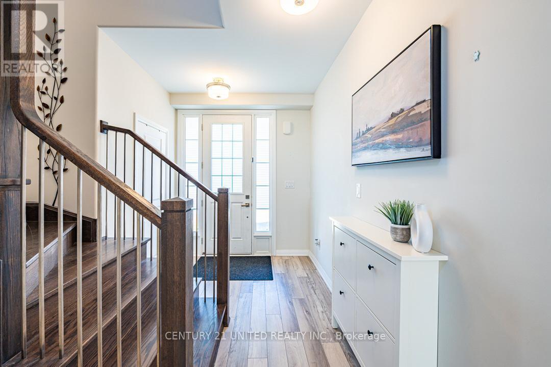 275 Noftall Gardens, Peterborough North (North), Ontario  K9H 0H9 - Photo 5 - X12043942
