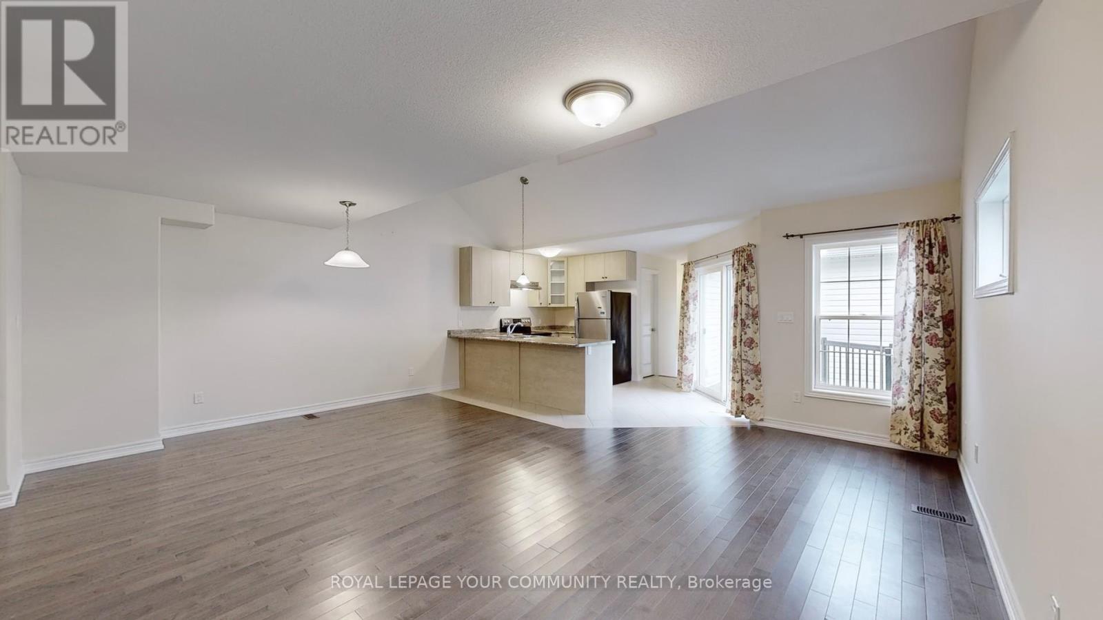 606 Haylock Gardens, Peterborough North (North), Ontario  K9H 0G4 - Photo 6 - X12043934