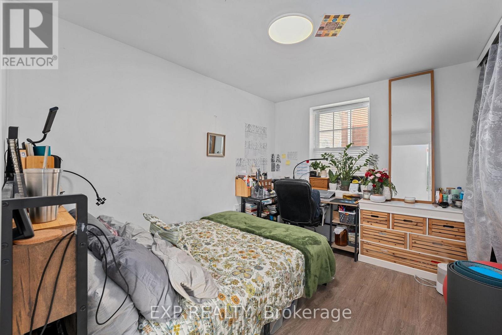 209 Rubidge Street, Peterborough Central (South), Ontario  K9J 3N9 - Photo 10 - X12045466
