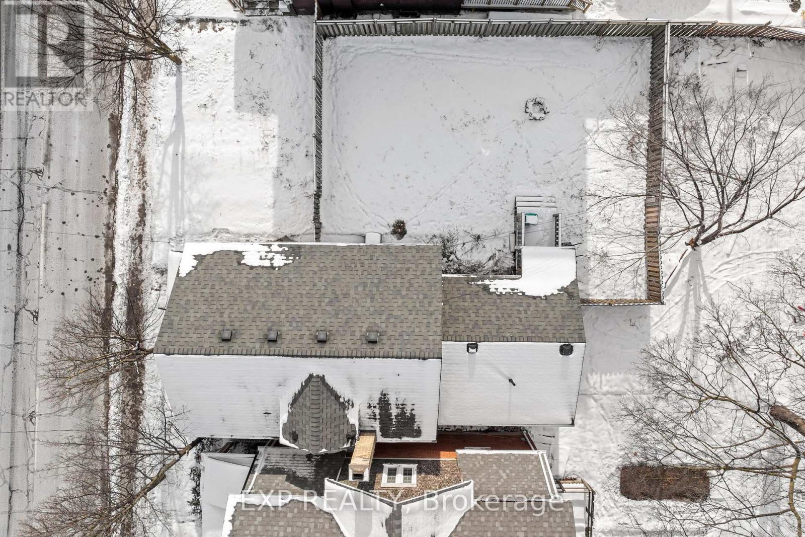 209 Rubidge Street, Peterborough Central (South), Ontario  K9J 3N9 - Photo 3 - X12045466