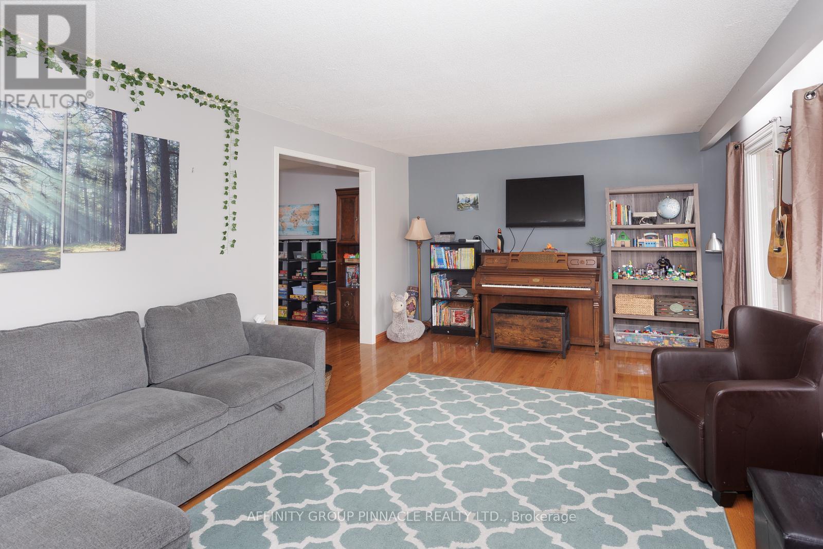 21 Mcdonagh Drive, Kawartha Lakes (Lindsay), Ontario  K9V 5A9 - Photo 10 - X12047723