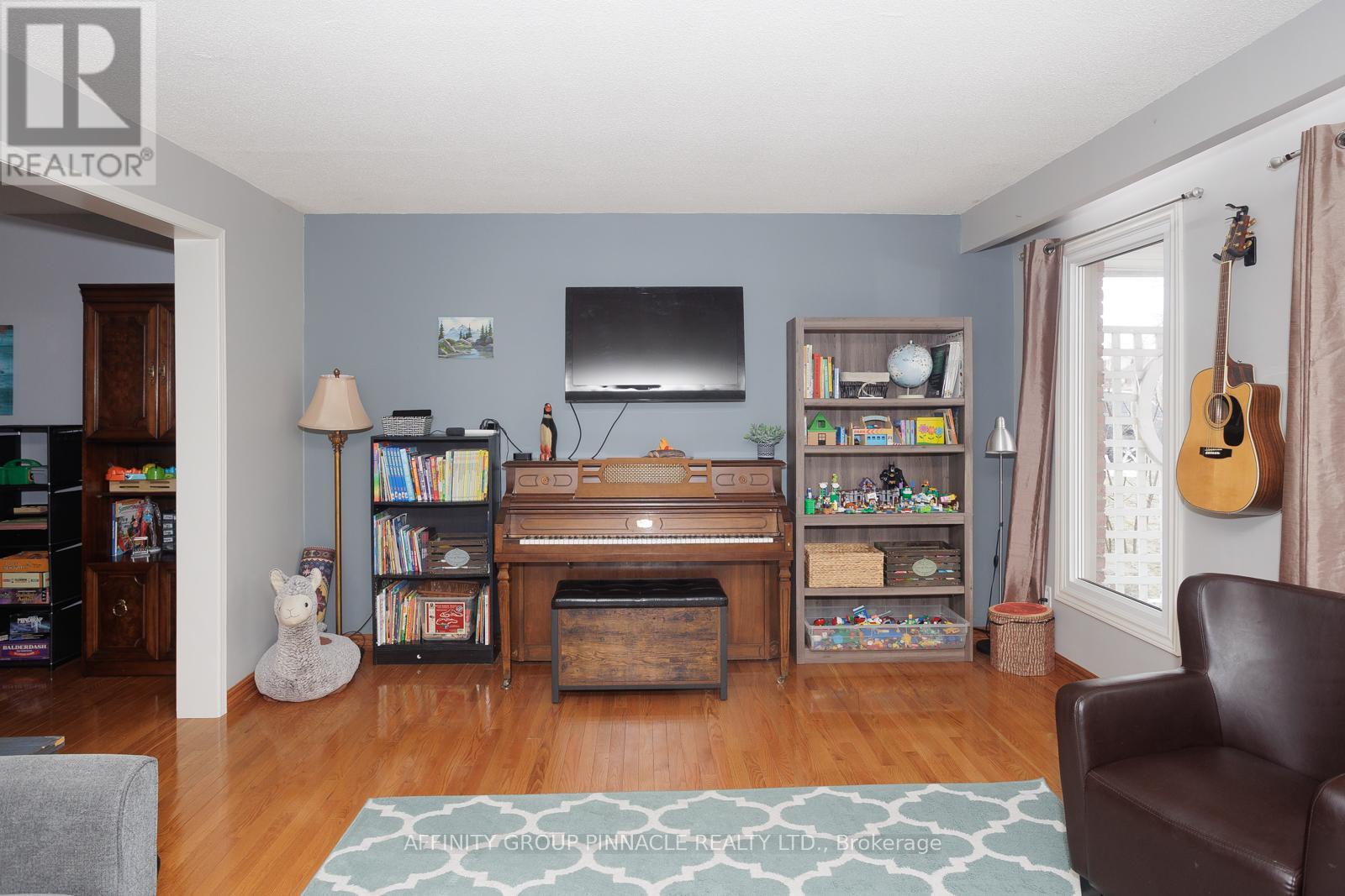 21 Mcdonagh Drive, Kawartha Lakes (Lindsay), Ontario  K9V 5A9 - Photo 9 - X12047723
