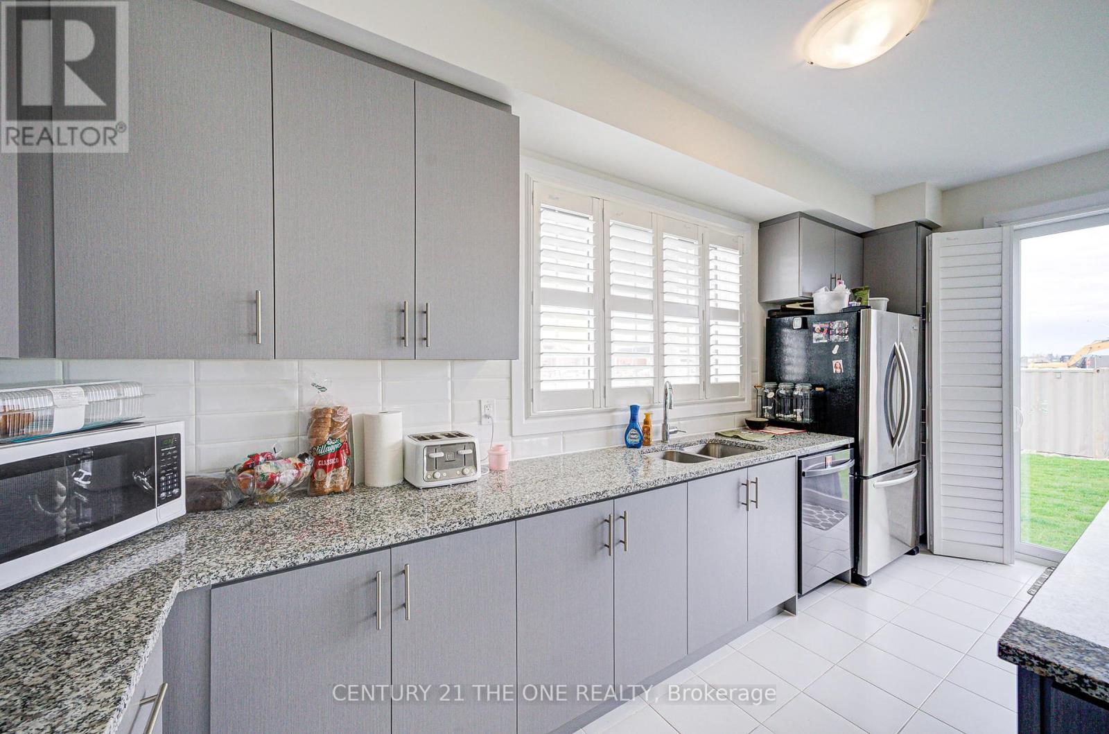 2 Wesley Brooks Street, Clarington (Newcastle), Ontario  L1B 0W4 - Photo 21 - E12048398