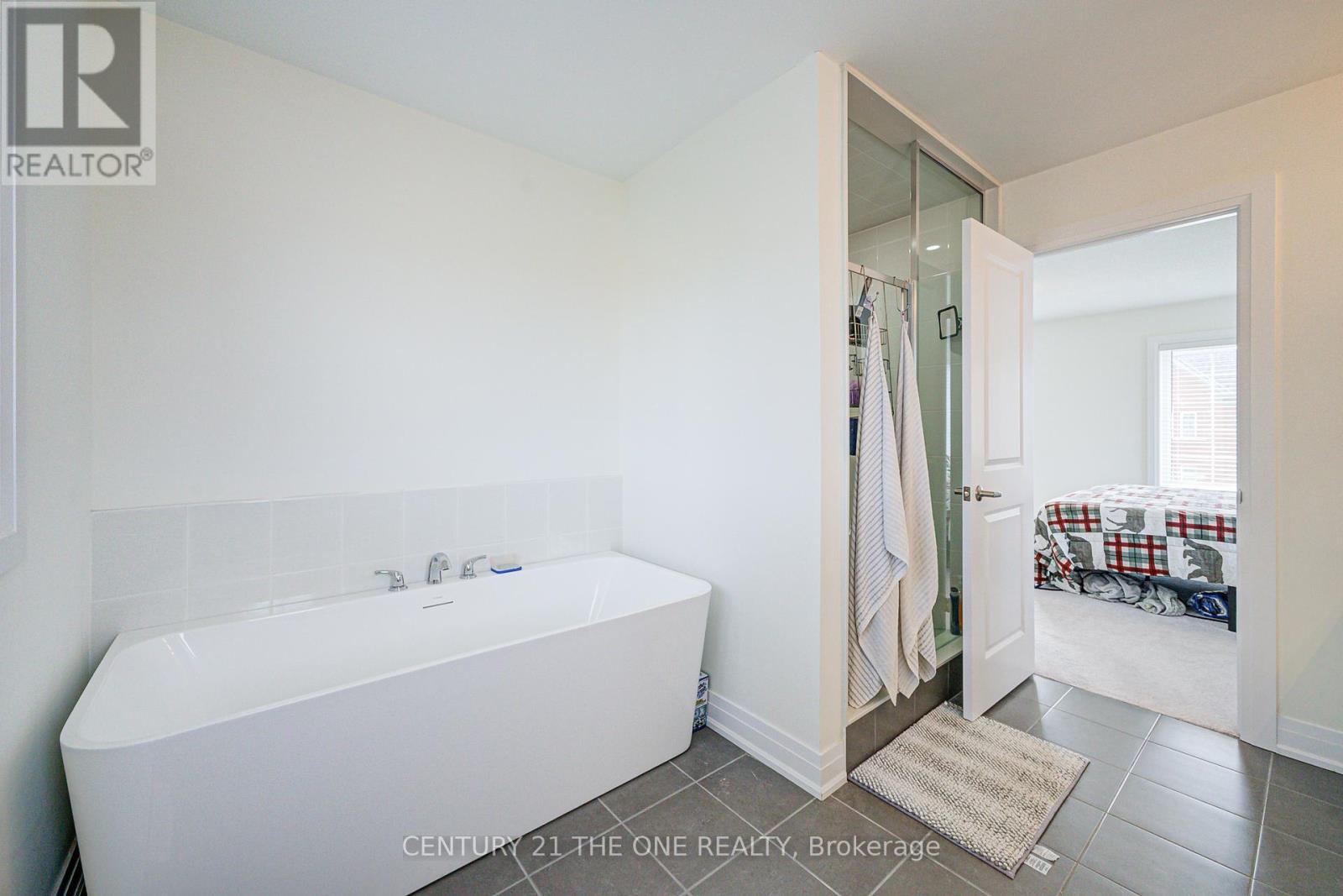 2 Wesley Brooks Street, Clarington (Newcastle), Ontario  L1B 0W4 - Photo 32 - E12048398