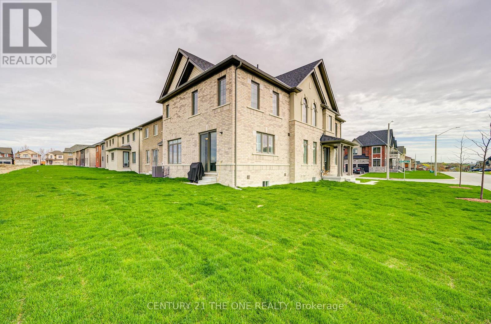 2 Wesley Brooks Street, Clarington (Newcastle), Ontario  L1B 0W4 - Photo 45 - E12048398