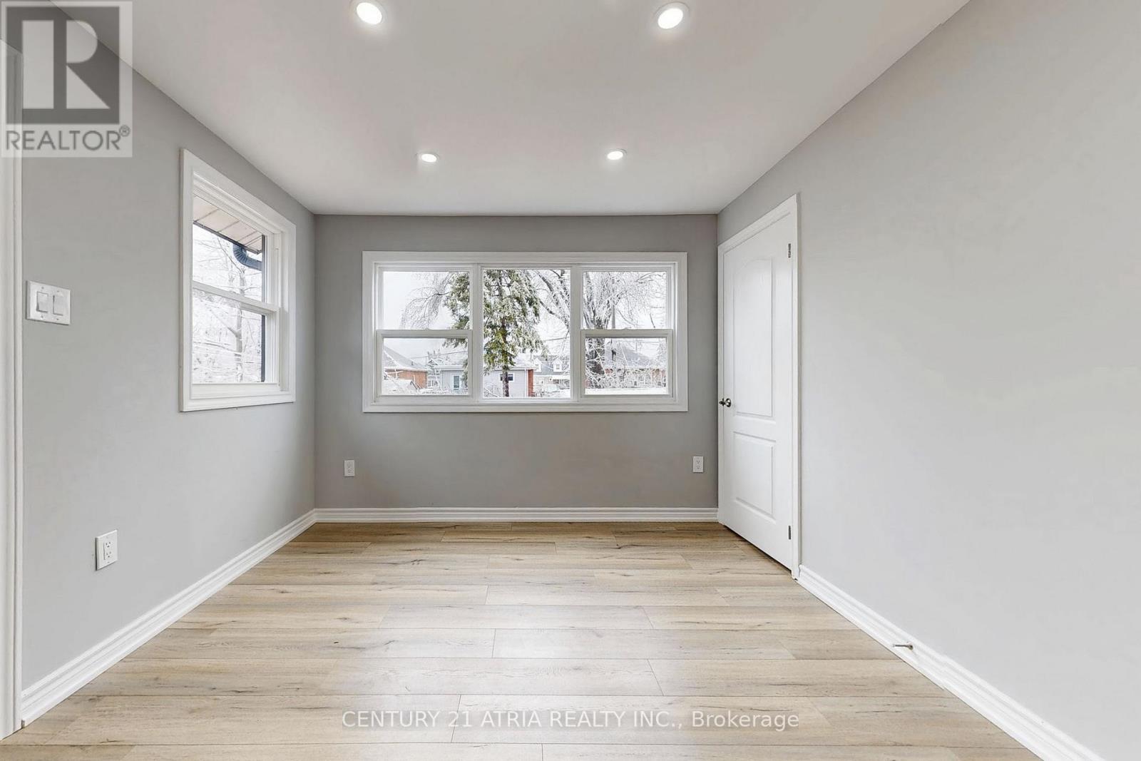 737 Lock Street, Peterborough South (West), Ontario  K9J 1W4 - Photo 13 - X12051929