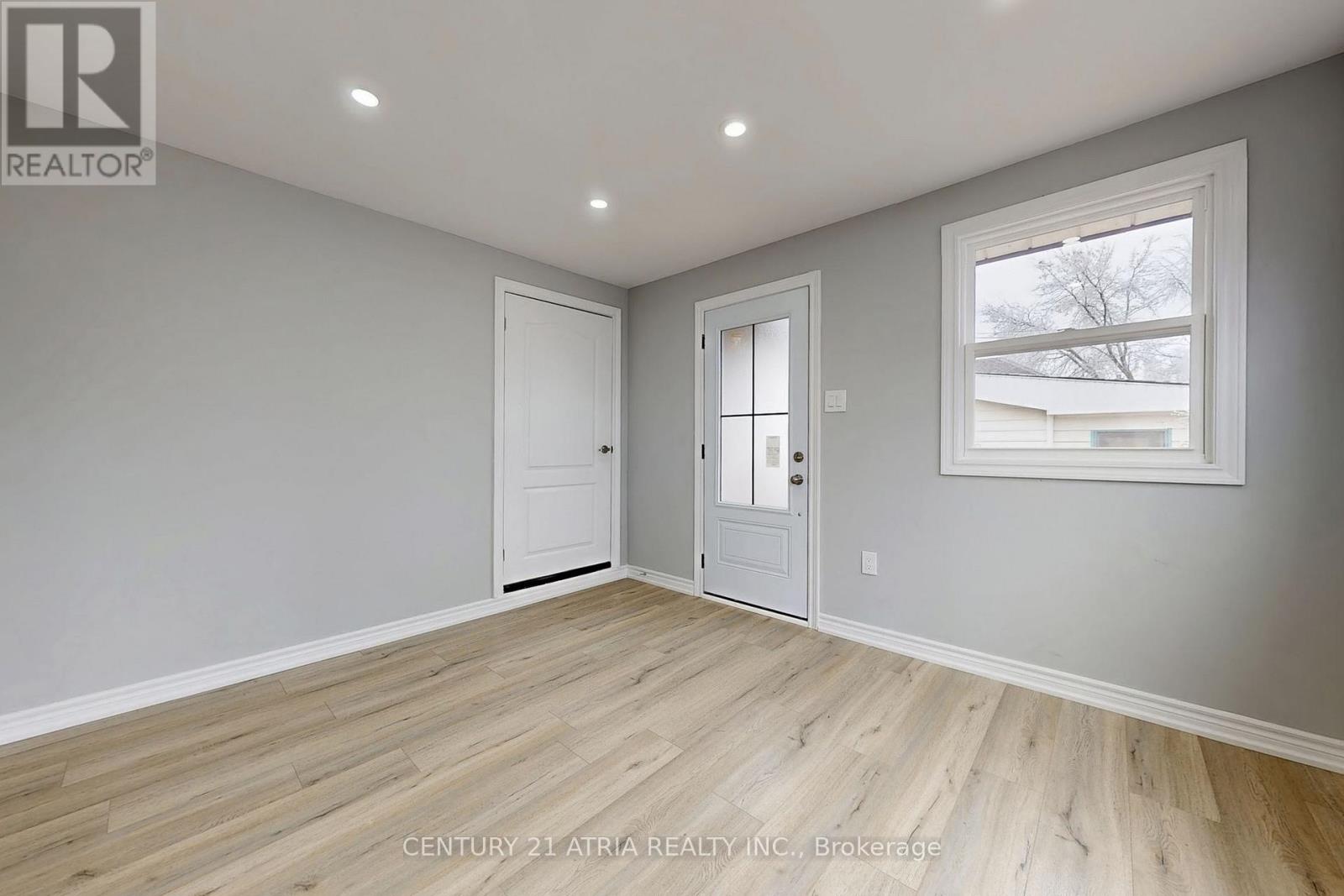 737 Lock Street, Peterborough South (West), Ontario  K9J 1W4 - Photo 15 - X12051929