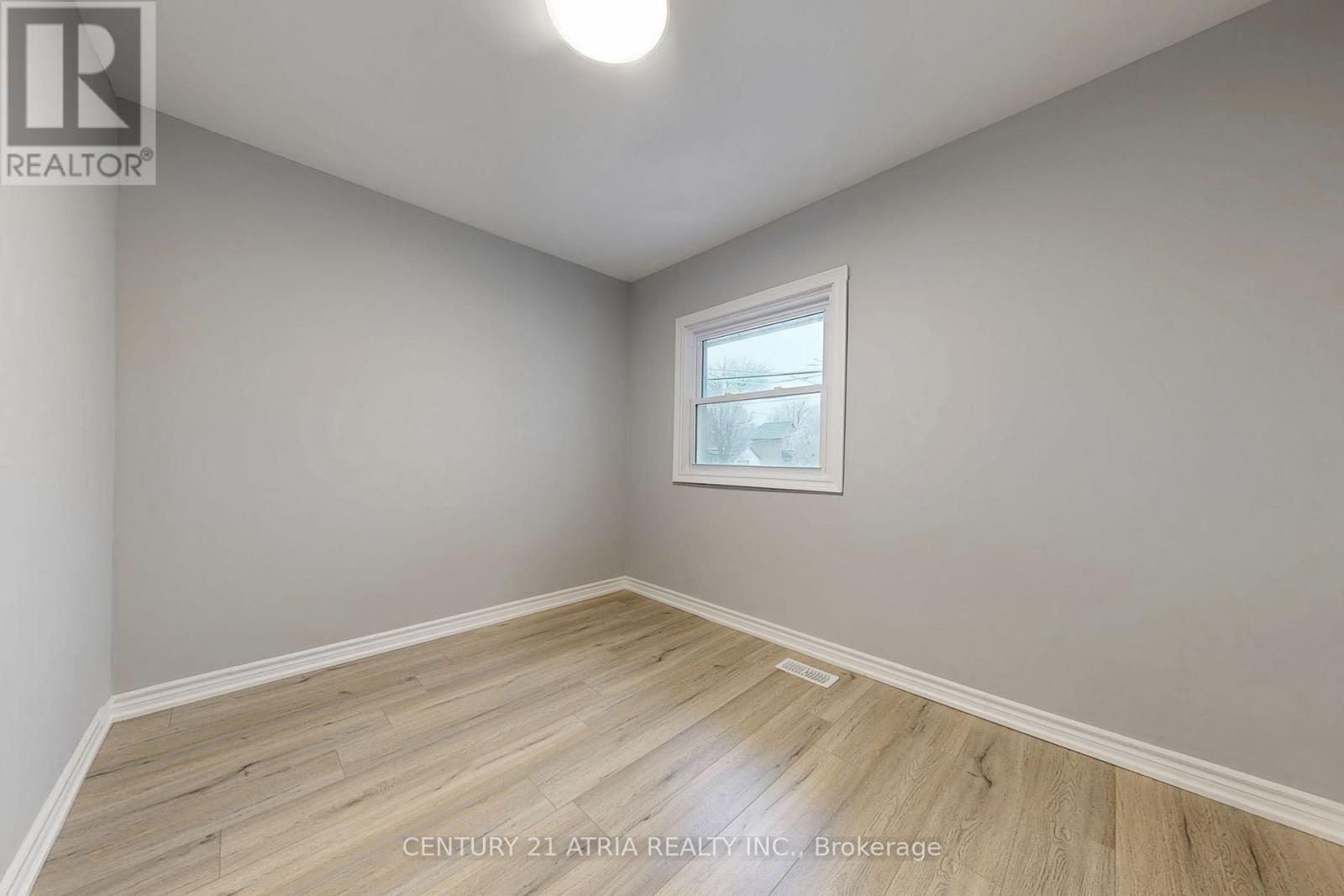 737 Lock Street, Peterborough South (West), Ontario  K9J 1W4 - Photo 18 - X12051929