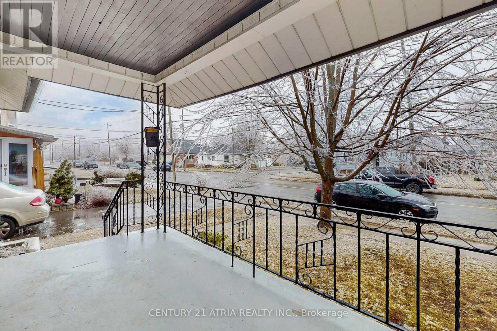 737 Lock Street, Peterborough South (West), Ontario  K9J 1W4 - Photo 3 - X12051929