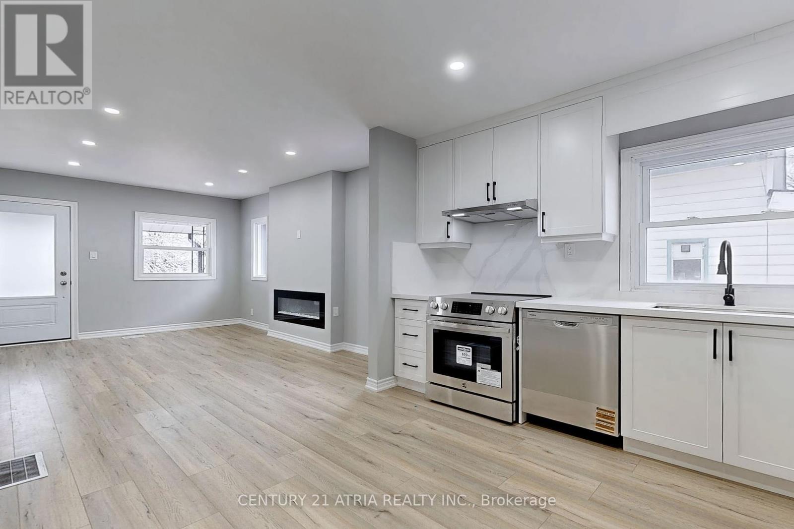 737 Lock Street, Peterborough South (West), Ontario  K9J 1W4 - Photo 4 - X12051929