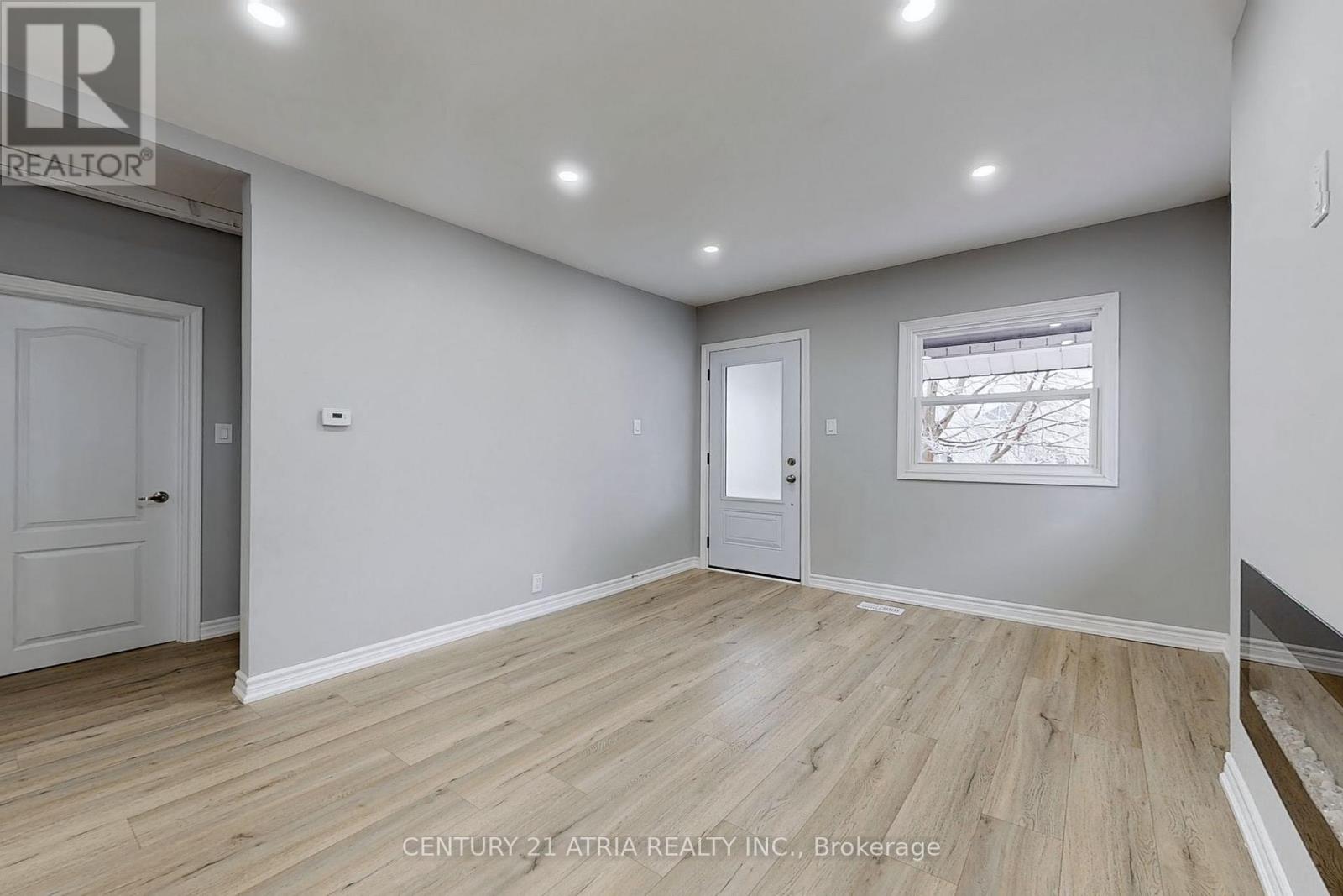 737 Lock Street, Peterborough South (West), Ontario  K9J 1W4 - Photo 6 - X12051929