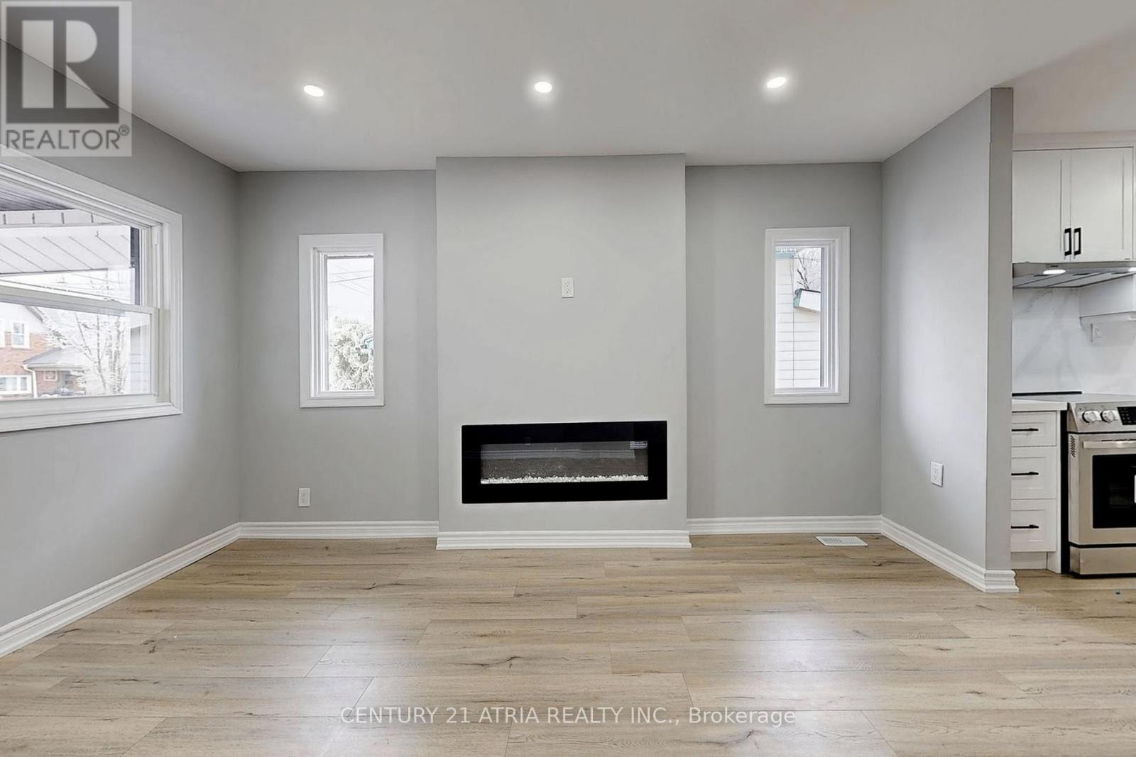 737 Lock Street, Peterborough South (West), Ontario  K9J 1W4 - Photo 9 - X12051929