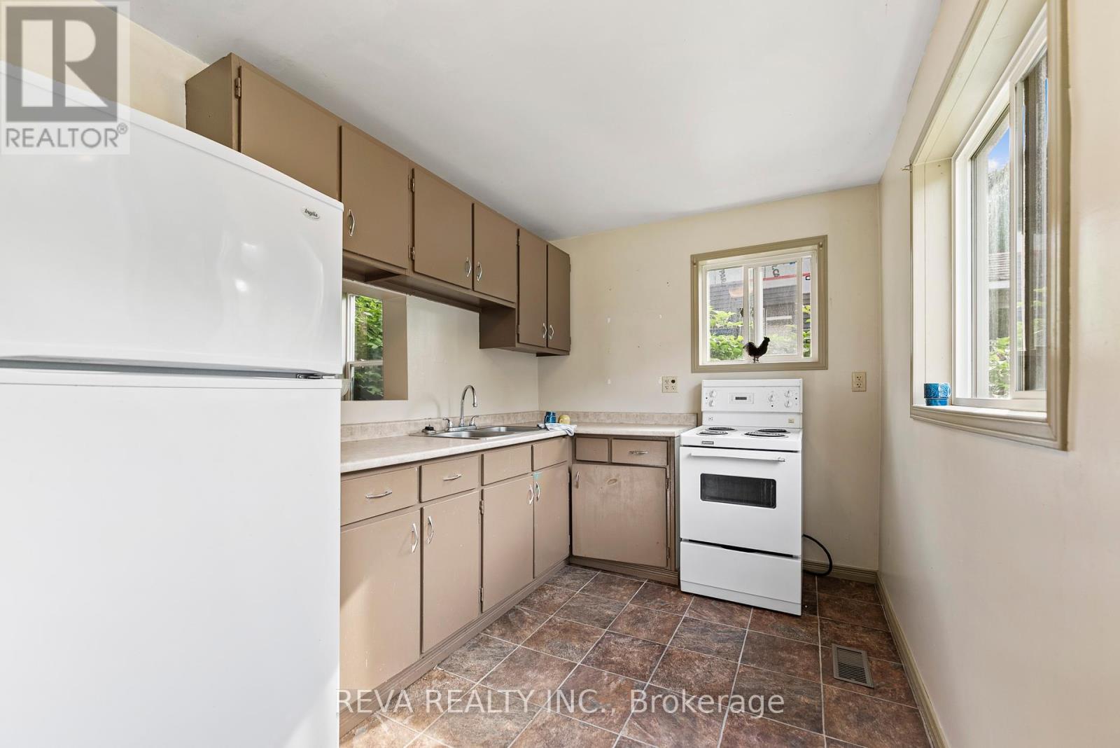 78 Bridge Street E, Bancroft (Bancroft Ward), Ontario  K0L 1C0 - Photo 7 - X12052055
