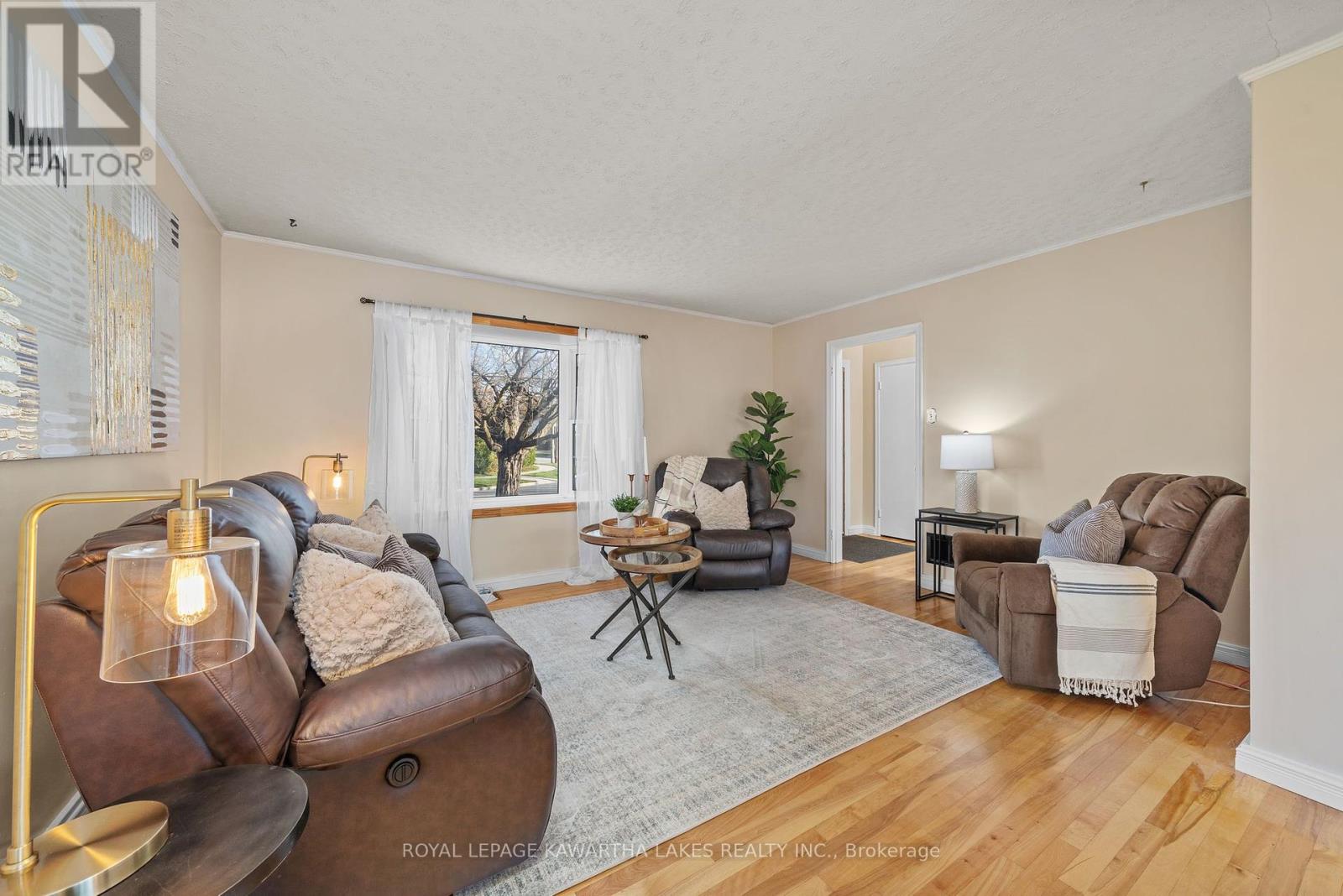 769 Chesterfield Avenue, Peterborough North (South), Ontario  K9H 4Y1 - Photo 12 - X12053052