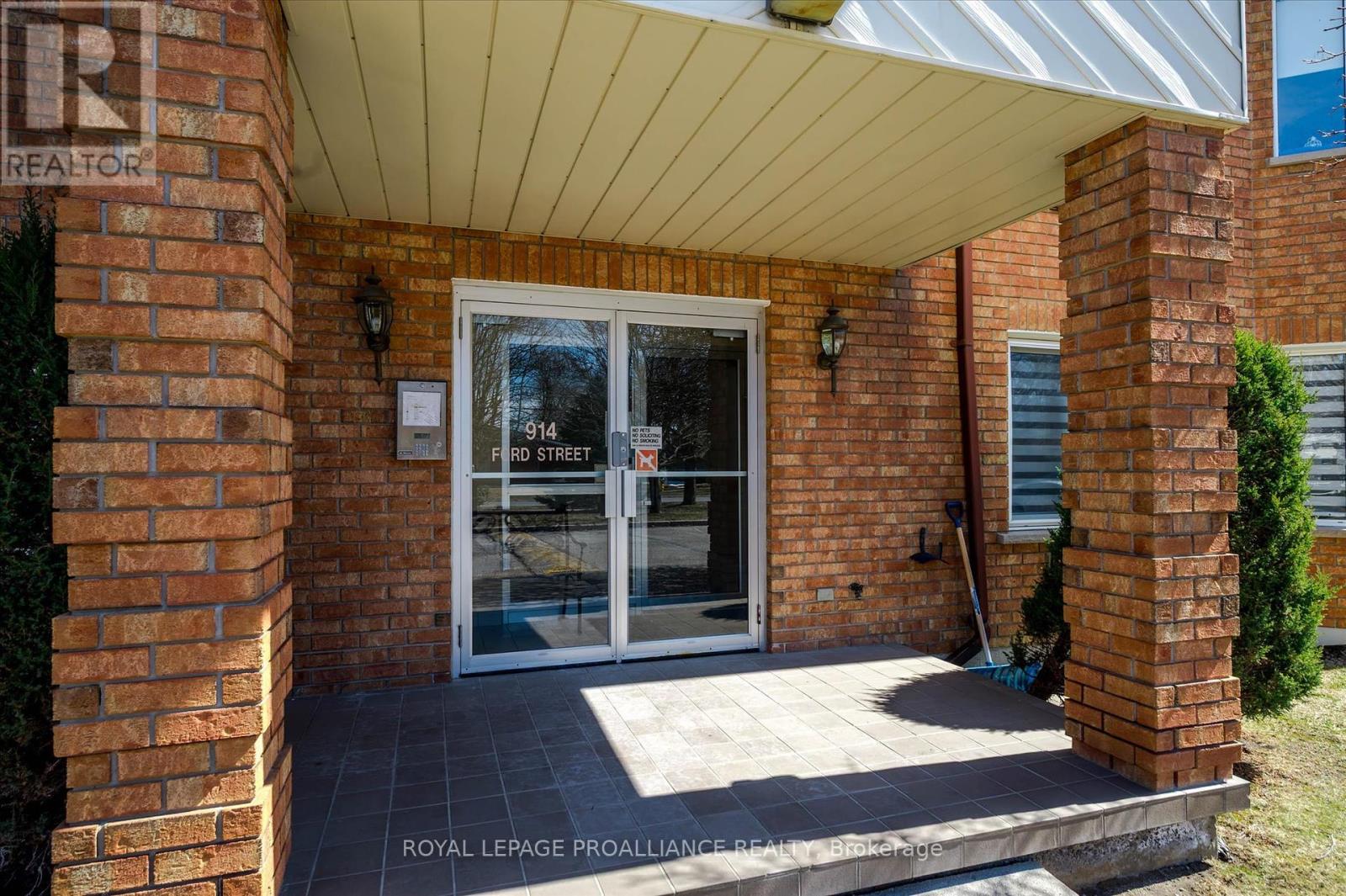 106 - 914 Ford Street, Peterborough Central (South), Ontario  K9J 5V3 - Photo 5 - X12053243
