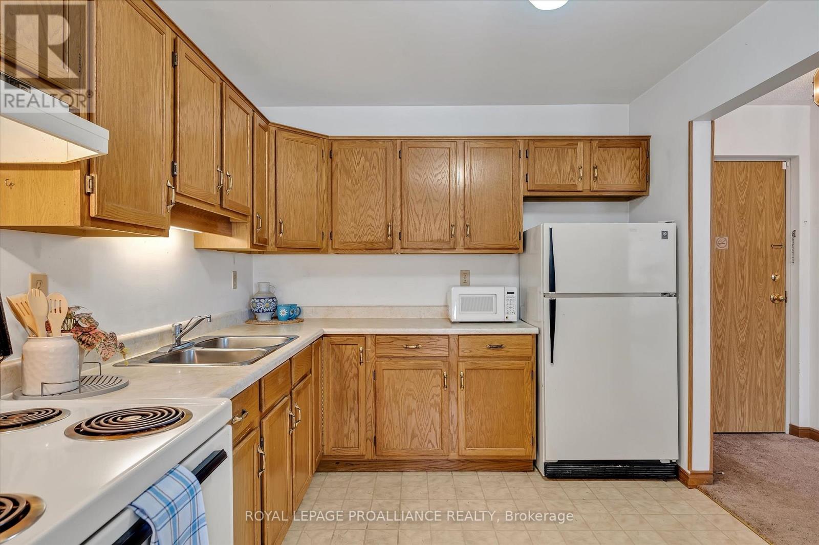 106 - 914 Ford Street, Peterborough Central (South), Ontario  K9J 5V3 - Photo 8 - X12053243