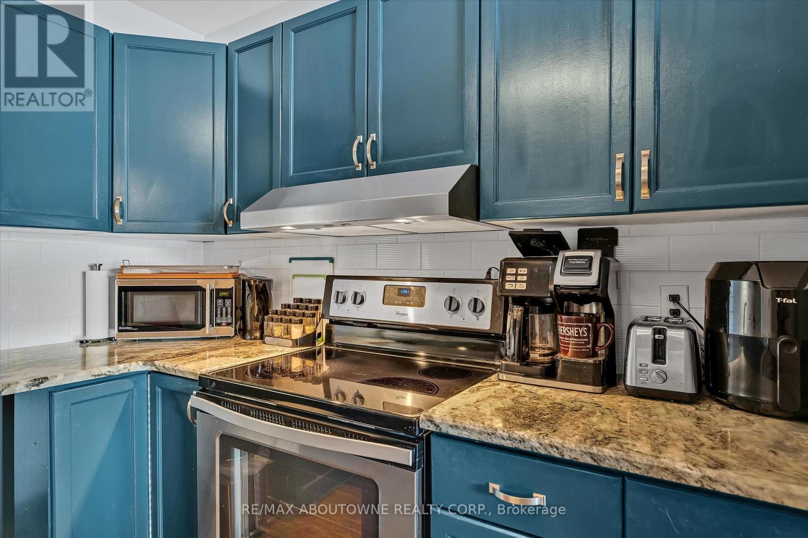 201 - 2394 Mountland Drive W, Peterborough West (Central), Ontario  K9K 2C9 - Photo 11 - X12056140