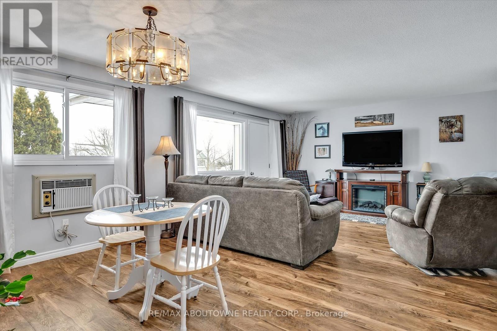 201 - 2394 Mountland Drive W, Peterborough West (Central), Ontario  K9K 2C9 - Photo 14 - X12056140