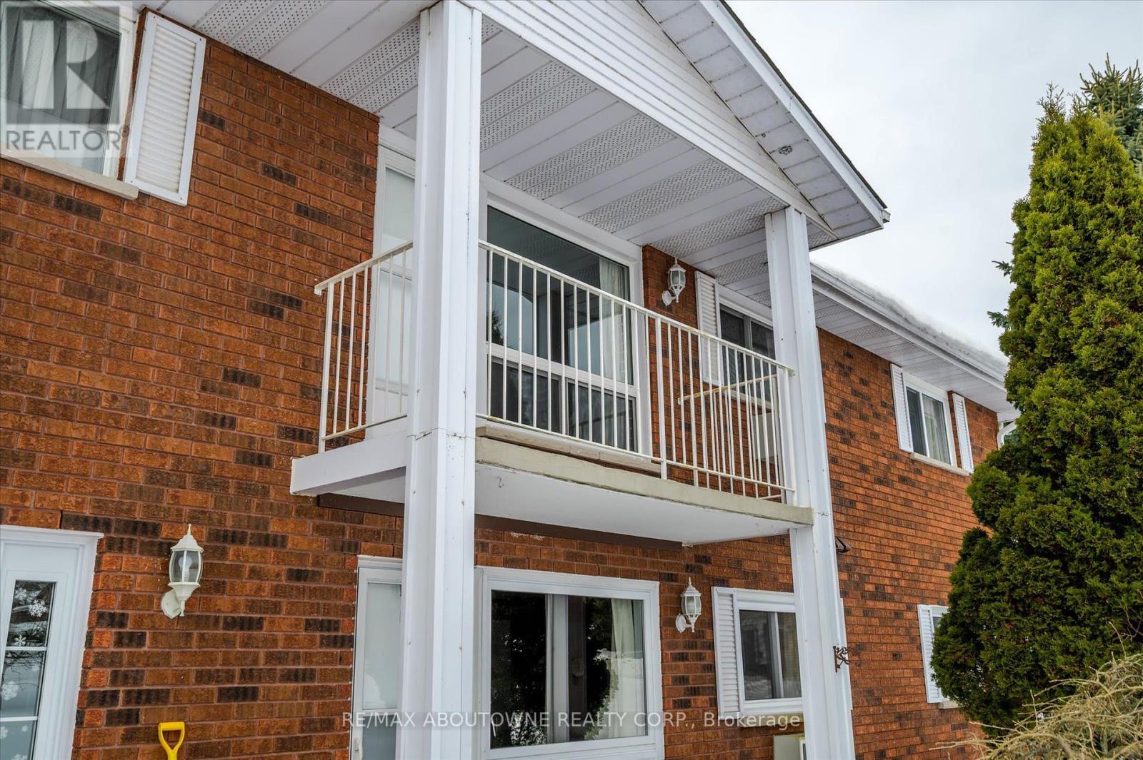 201 - 2394 Mountland Drive W, Peterborough West (Central), Ontario  K9K 2C9 - Photo 2 - X12056140