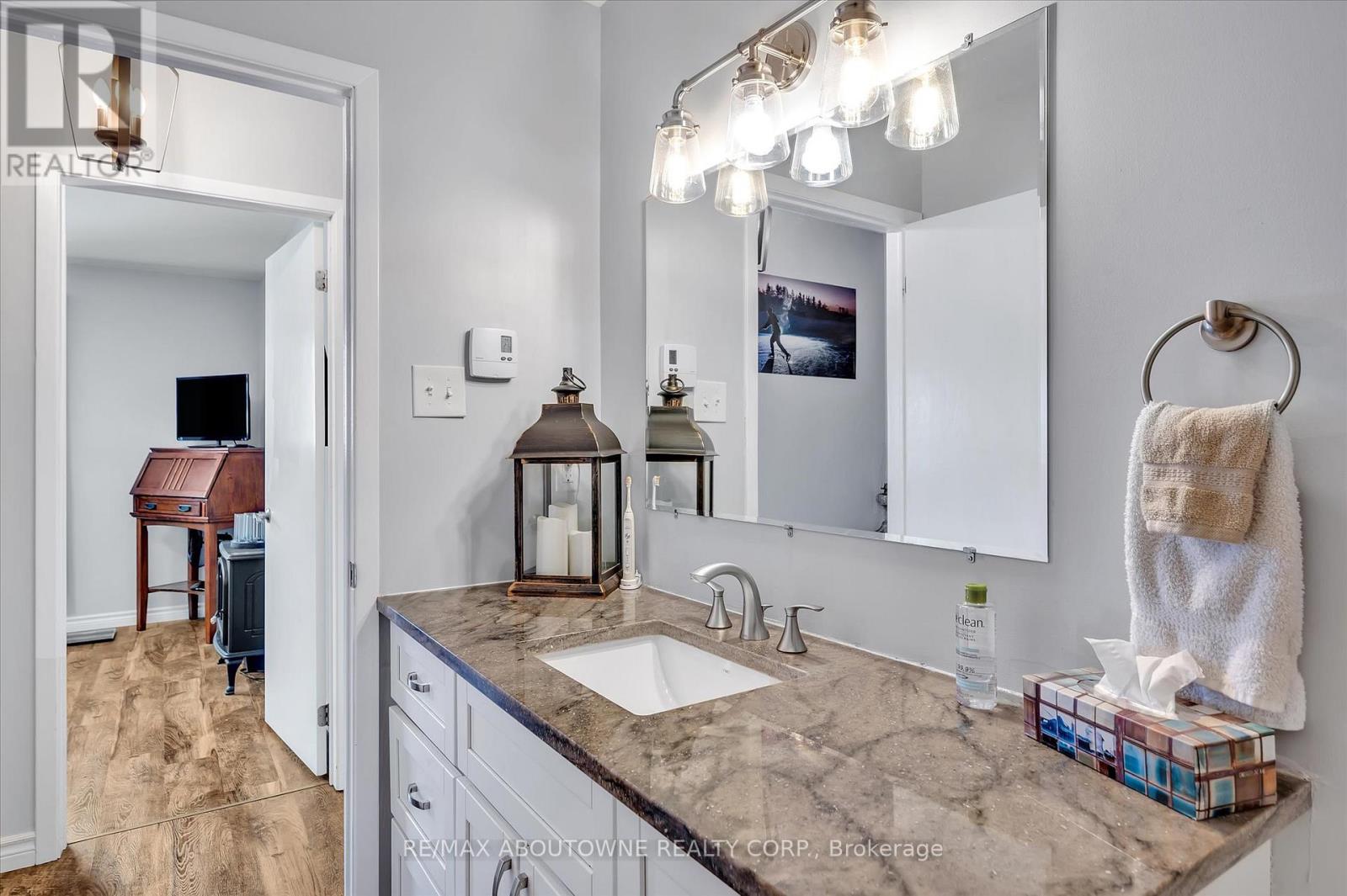 201 - 2394 Mountland Drive W, Peterborough West (Central), Ontario  K9K 2C9 - Photo 22 - X12056140