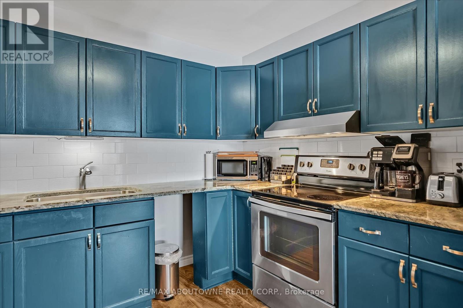 201 - 2394 Mountland Drive W, Peterborough West (Central), Ontario  K9K 2C9 - Photo 3 - X12056140