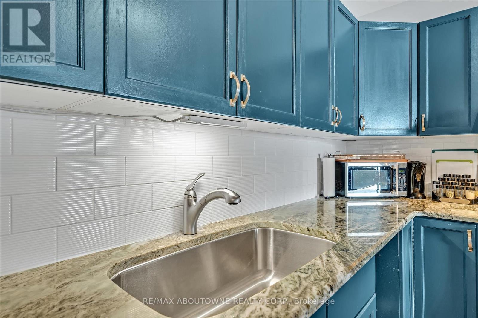 201 - 2394 Mountland Drive W, Peterborough West (Central), Ontario  K9K 2C9 - Photo 6 - X12056140