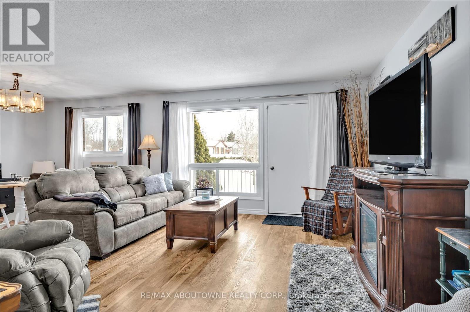 201 - 2394 Mountland Drive W, Peterborough West (Central), Ontario  K9K 2C9 - Photo 7 - X12056140