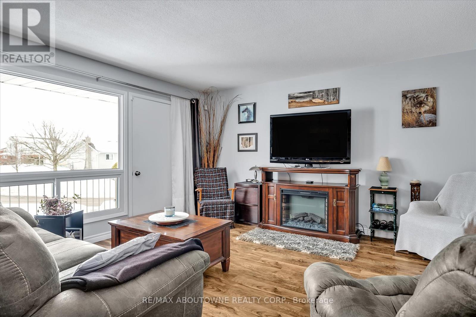 201 - 2394 Mountland Drive W, Peterborough West (Central), Ontario  K9K 2C9 - Photo 8 - X12056140