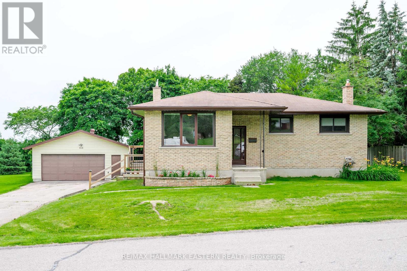 815 Stewart Drive, Peterborough South (East), Ontario  K9J 7R3 - Photo 1 - X12056595