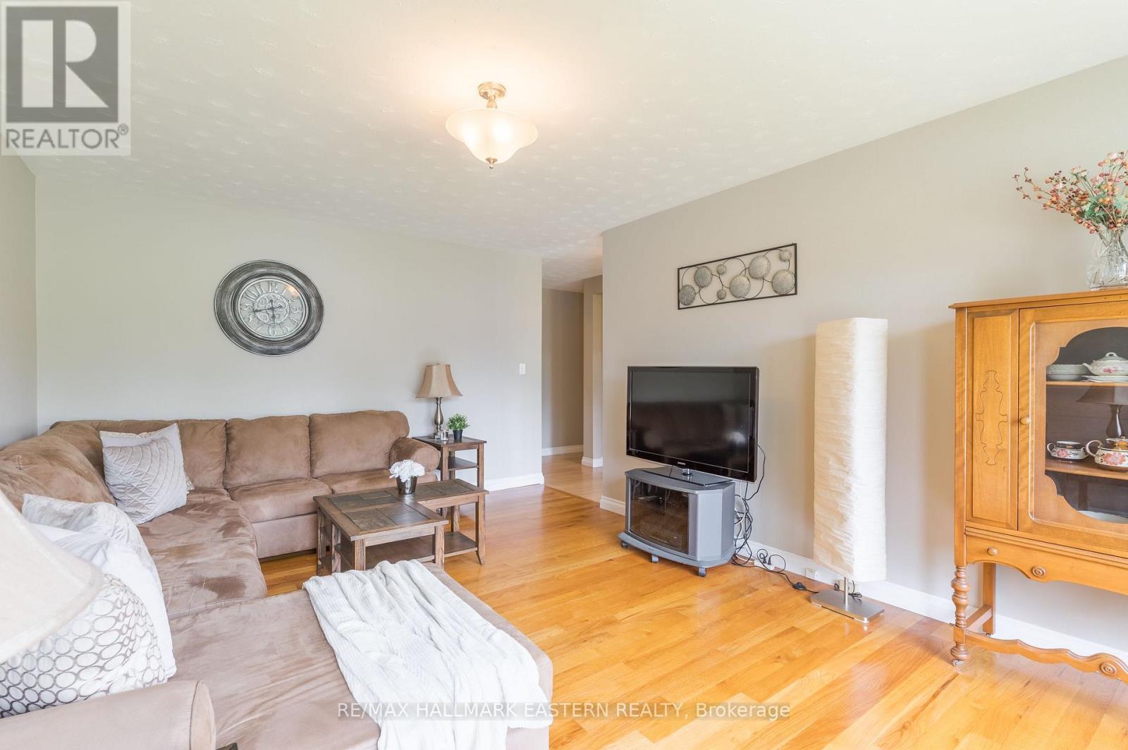 815 Stewart Drive, Peterborough South (East), Ontario  K9J 7R3 - Photo 12 - X12056595