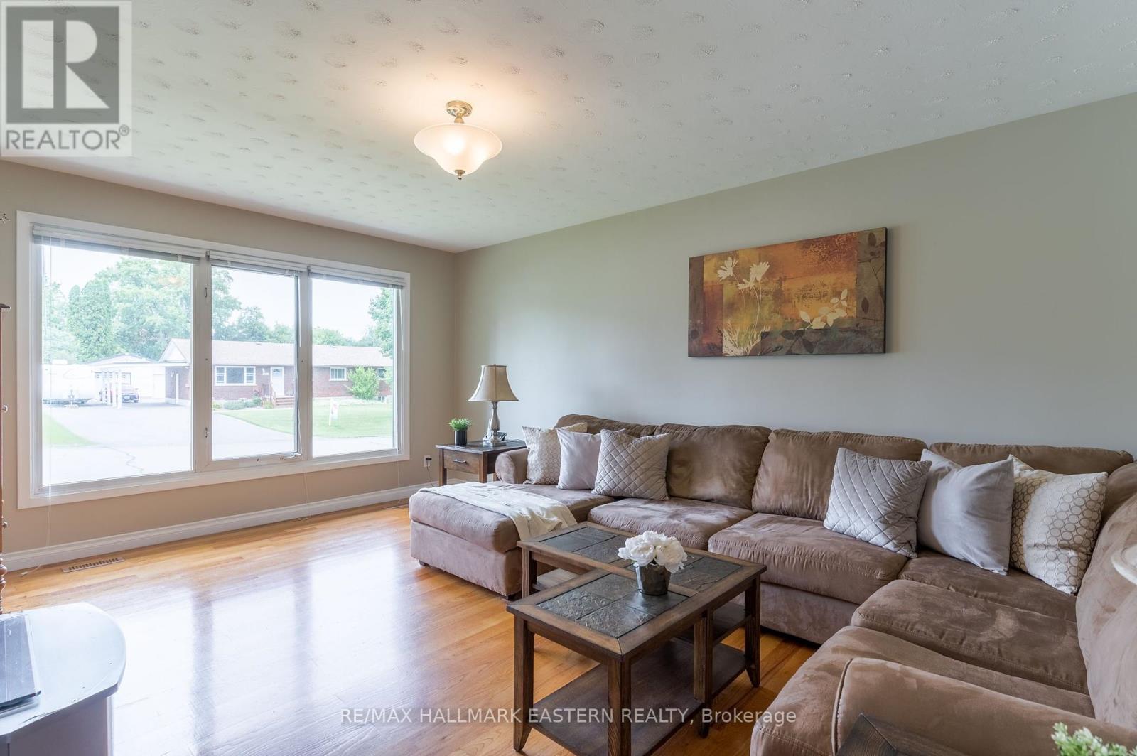 815 Stewart Drive, Peterborough South (East), Ontario  K9J 7R3 - Photo 13 - X12056595