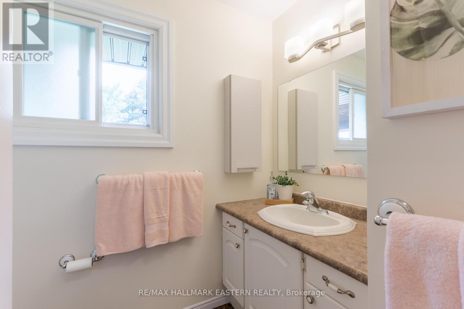 815 Stewart Drive, Peterborough South (East), Ontario  K9J 7R3 - Photo 19 - X12056595