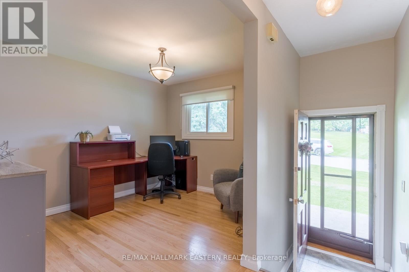 815 Stewart Drive, Peterborough South (East), Ontario  K9J 7R3 - Photo 2 - X12056595