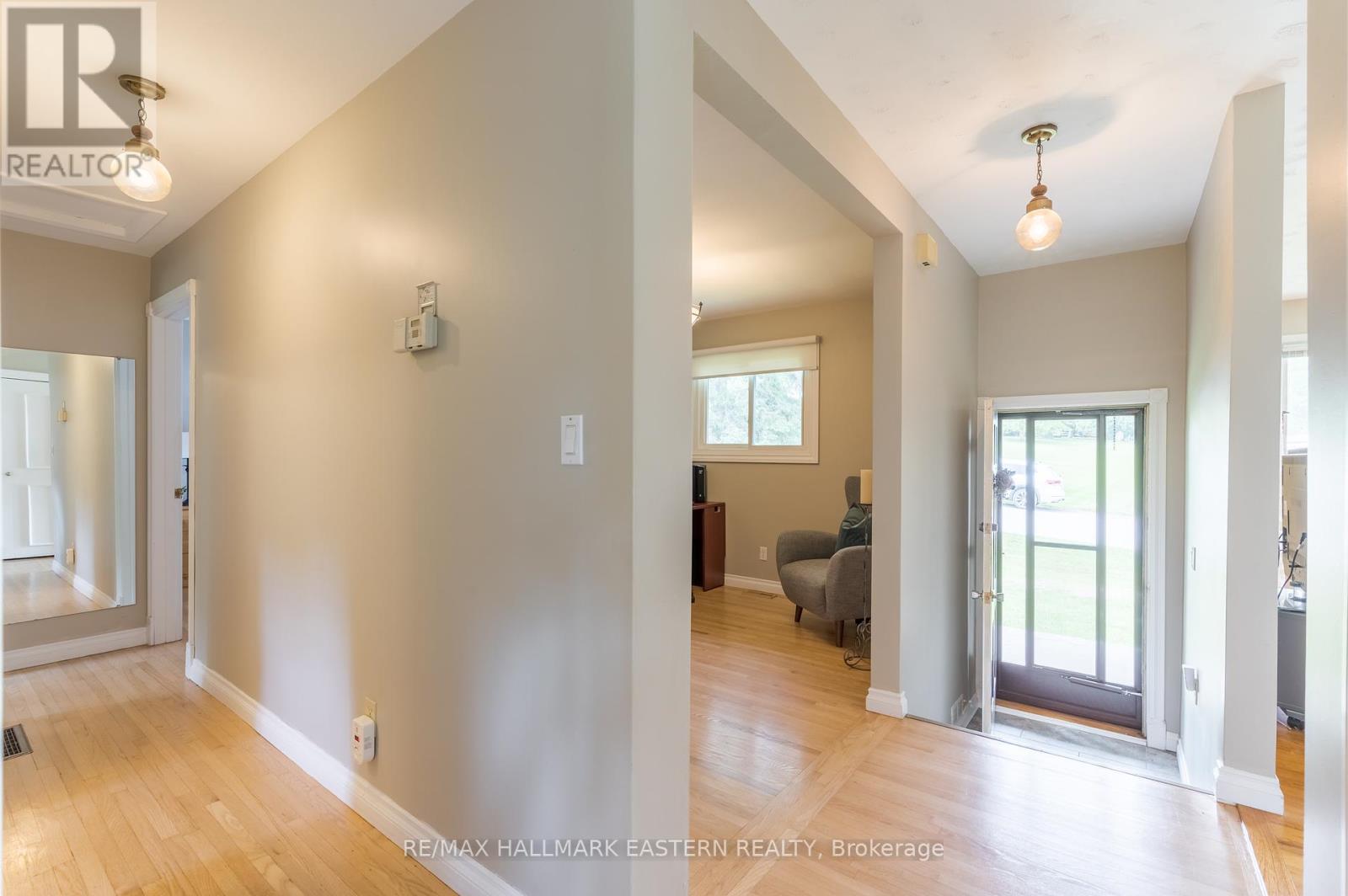 815 Stewart Drive, Peterborough South (East), Ontario  K9J 7R3 - Photo 3 - X12056595